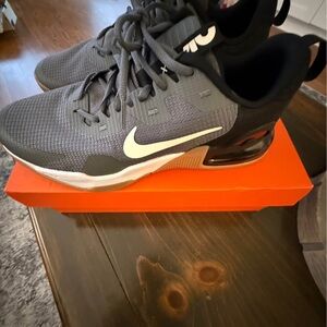 Nike air max alpha trainer 5. Men’s 9.5 New.